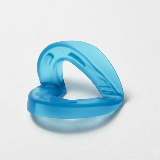gouttiere anti ronflement en silicone bleu pour bouche vue de profil